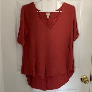 Flows T-shirt with cross cross front